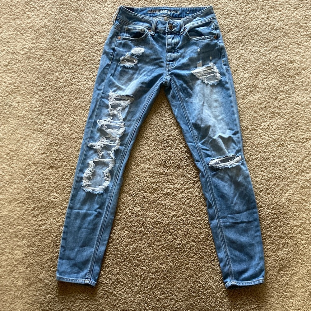 American eagle Tomgirl distressed jeans with button fly